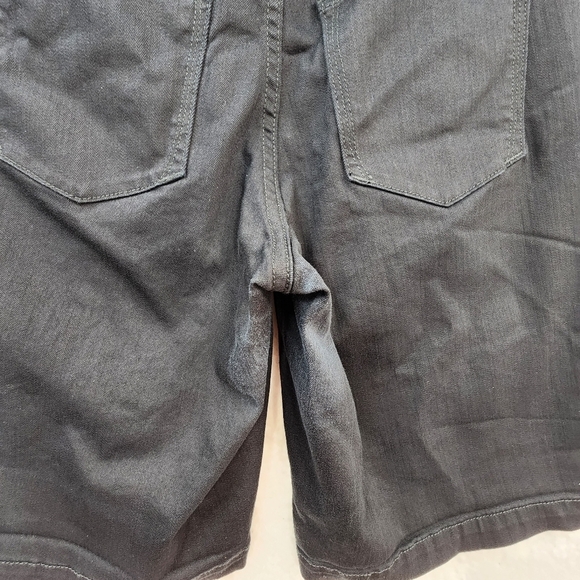 NYDJ Women's Black Cotton-Stretch Bermuda Short - 2 - Picture 6 of 7